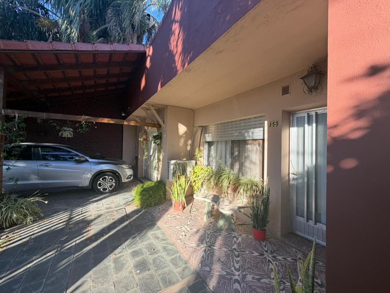 OPPORTUNITY: House for sale in the Alberdi neighborhood, with a pool, semi-covered barbecue area, and three bedrooms.