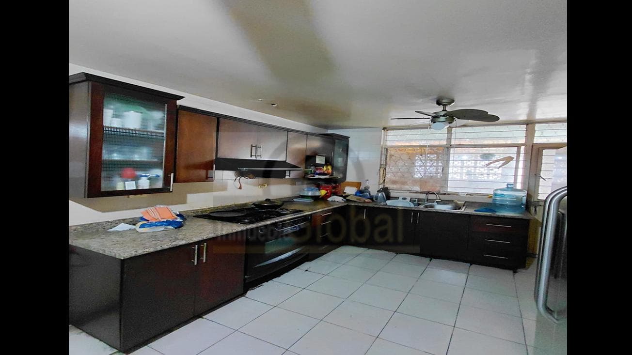 INVESTMENT PROPERTY FOR SALE: FOR BUSINESS OR RESIDENCE IN CENTRAL MONTERREY, NUEVO LARISON
