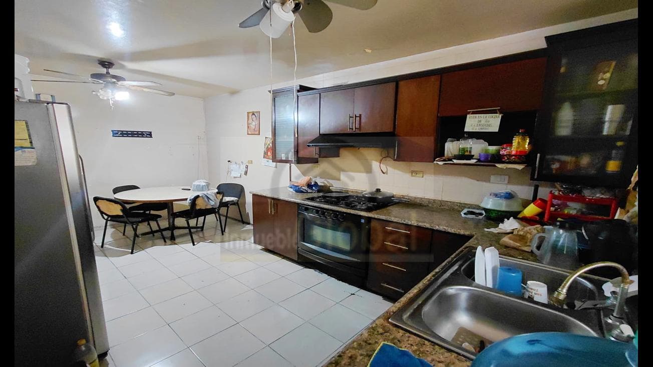 INVESTMENT PROPERTY FOR SALE: FOR BUSINESS OR RESIDENCE IN CENTRAL MONTERREY, NUEVO LARISON