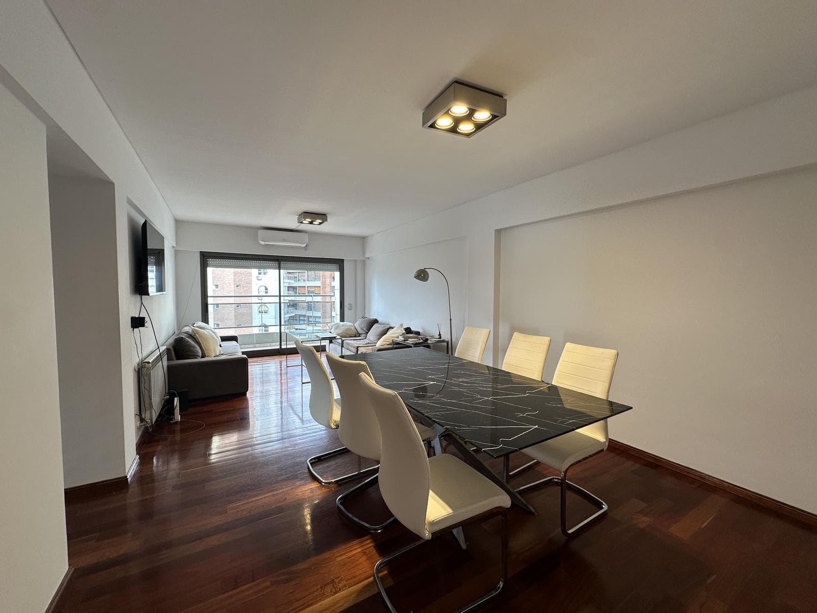 Premium Three-Bedroom Apartment for Sale with Two Parking Spaces and Amenities. Parque España