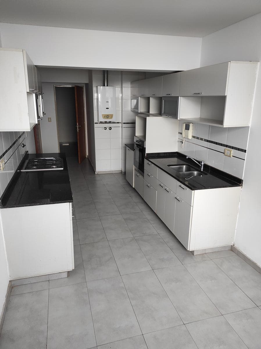 Premium Two-Bedroom Apartment for Sale with Garage and Amenities. Parque España