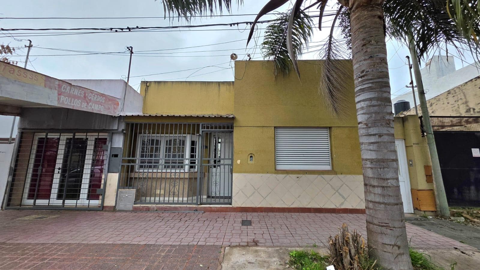 2-bedroom house with garage, just a few meters from Facunzo Zuviria Avenue