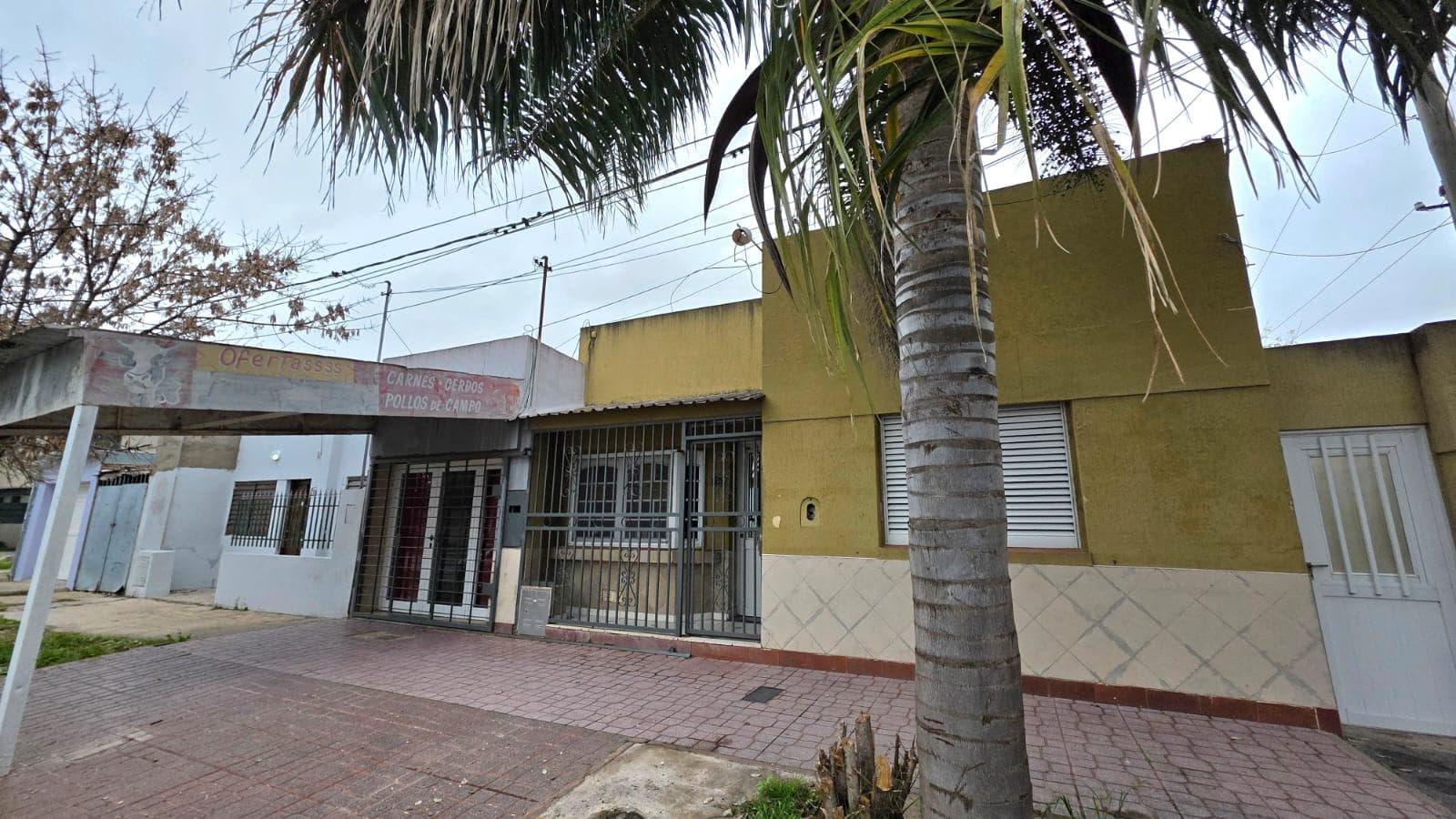 2-bedroom house with garage, just a few meters from Facunzo Zuviria Avenue