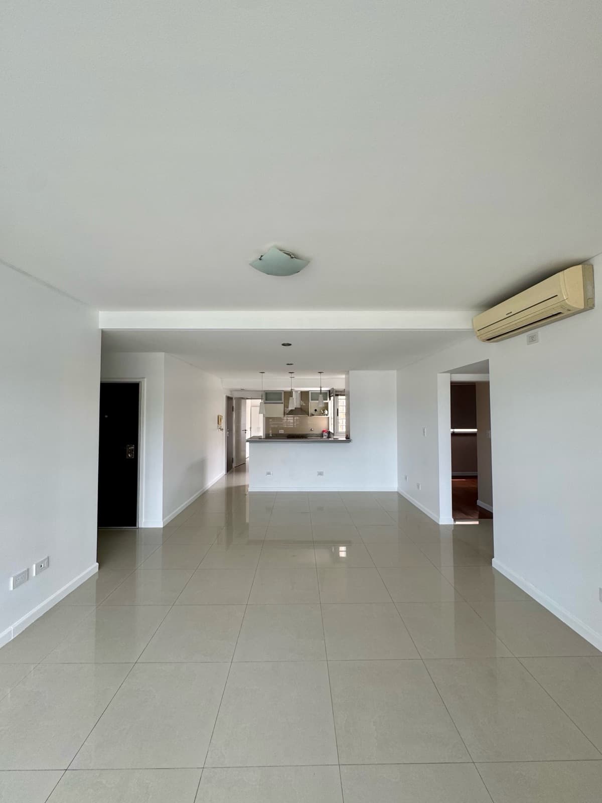 3-room apartment with a separate room and a garage, for rent in Villa Devoto. Includes amenities.