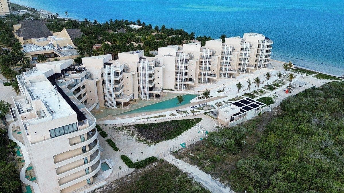 DEPARTAMENTO DE LUJO AMUEBLADO Y EQUIPADO, LAVE EN MANO FRENTE AL MAR EN TELCHAC PUERTO