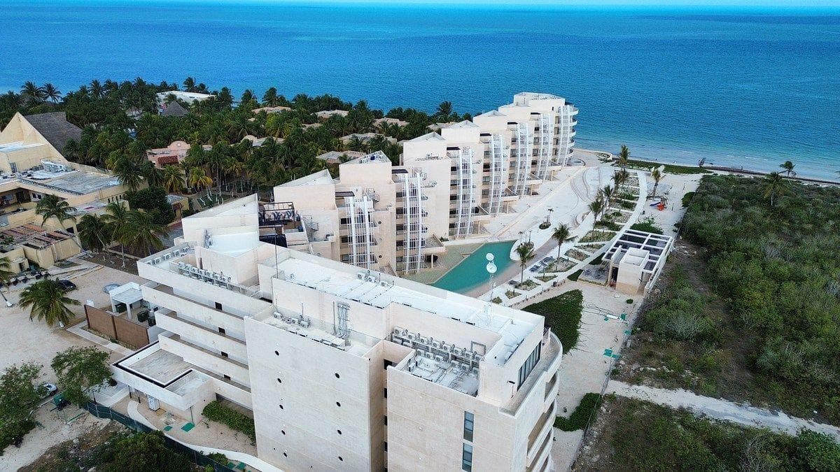 DEPARTAMENTO DE LUJO AMUEBLADO Y EQUIPADO, LAVE EN MANO FRENTE AL MAR EN TELCHAC PUERTO