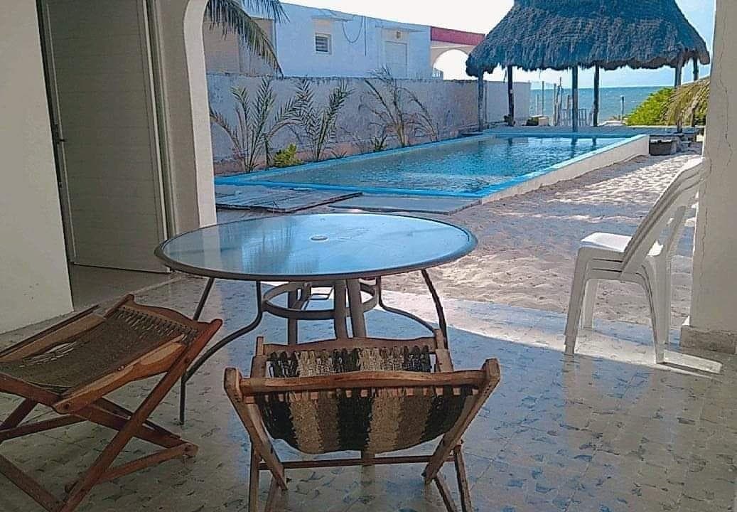 ONE-STORY HOUSE FOR SALE, 2 BEDROOMS, LARGE POOL, 729 M2 LOT, OCEANFRONT, CHELEM, PROGRESO