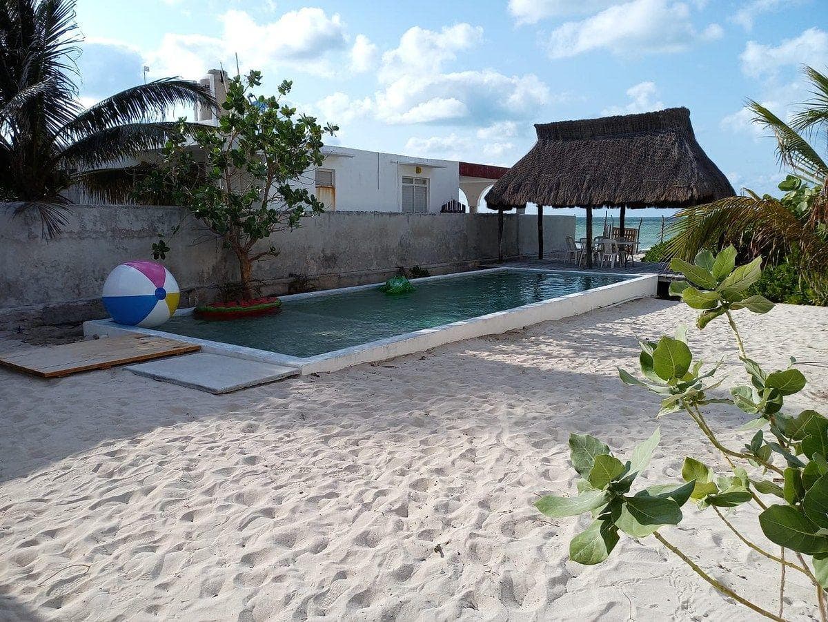 ONE-STORY HOUSE FOR SALE, 2 BEDROOMS, LARGE POOL, 729 M2 LOT, OCEANFRONT, CHELEM, PROGRESO