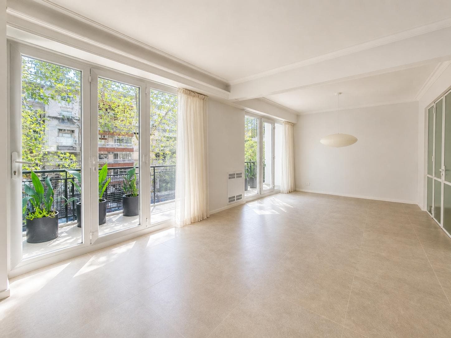 IMPECCABLE 3-bedroom apartment with a master suite in Recoleta