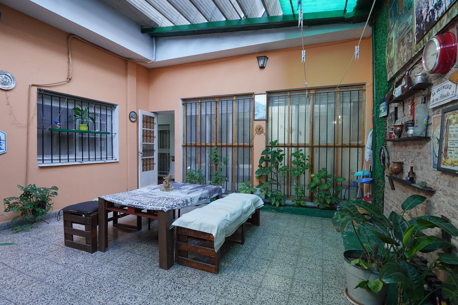 171 m² house-style apartment with a patio, terrace, and barbecue, in the Parque Chacabuco area.