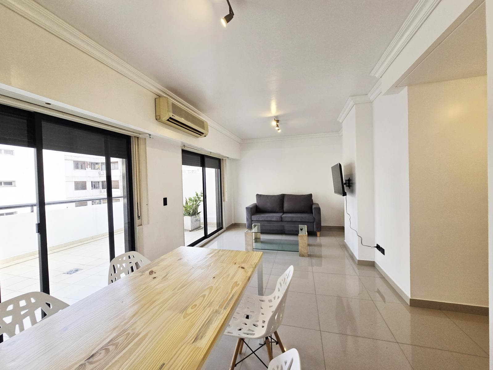 Two-room apartment for rent in Cañitas with a terrace-style balcony