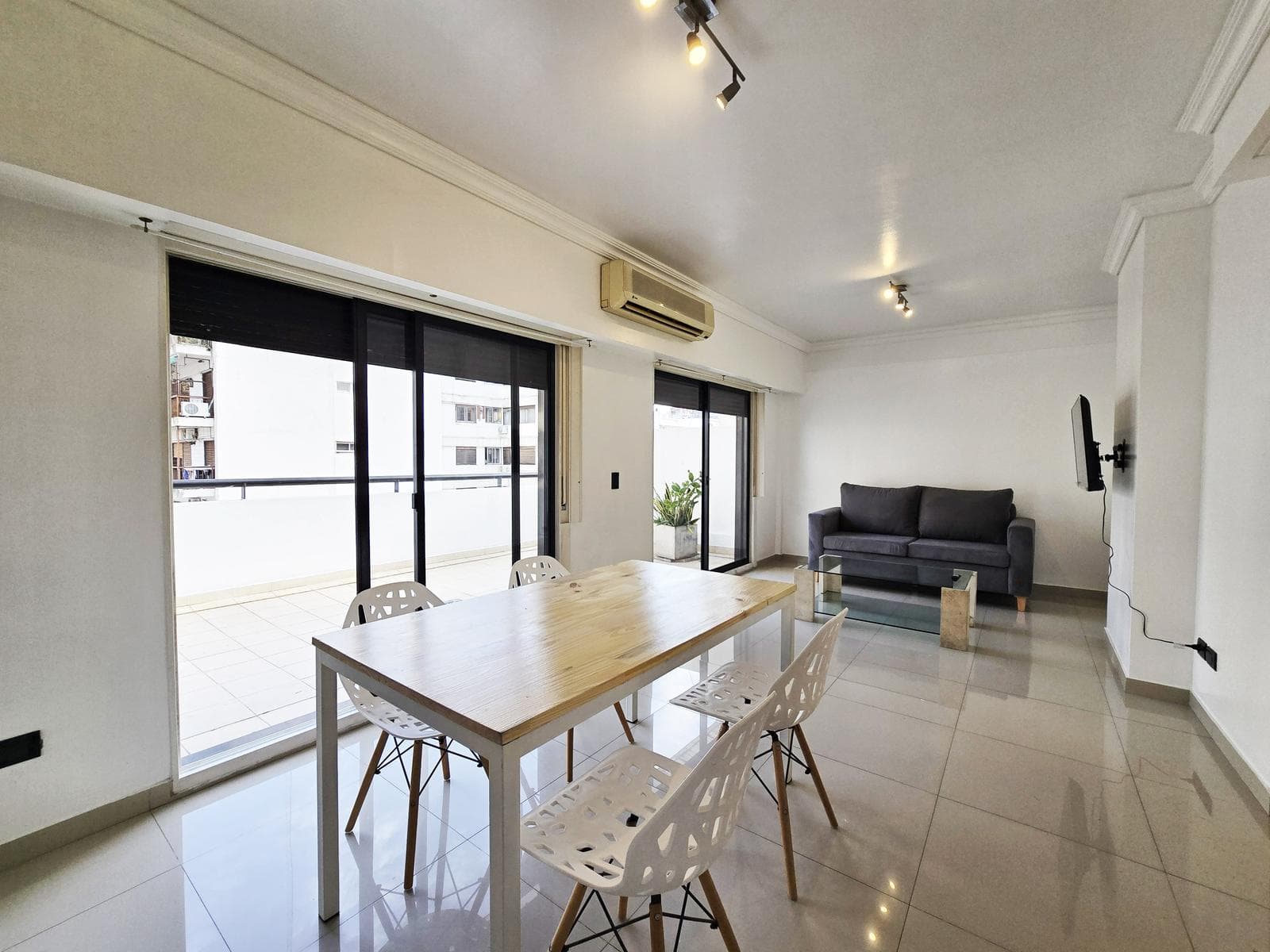 Two-room apartment for rent in Cañitas with a terrace-style balcony