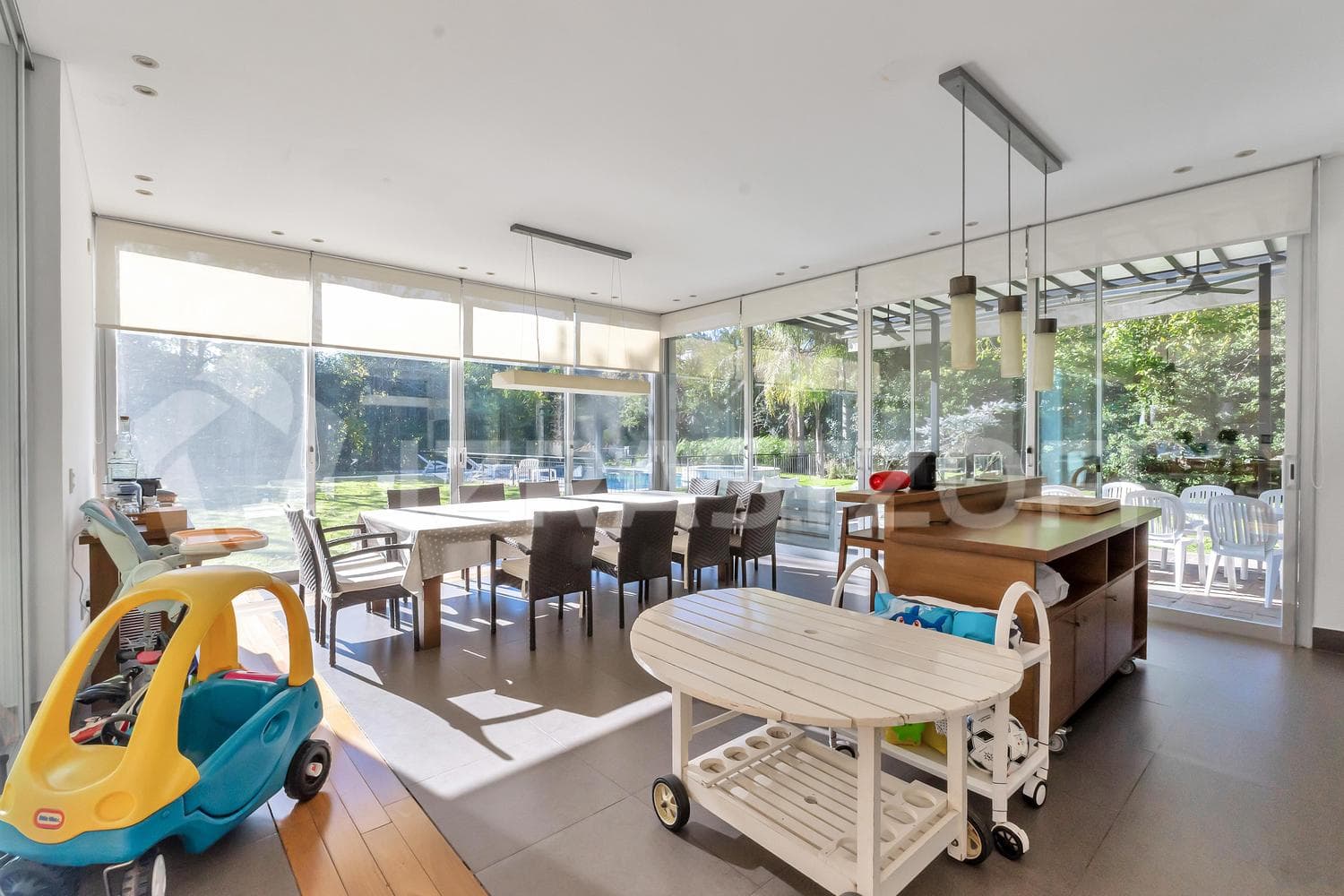 Premium House for Sale in Cardales C.C. 3 suites, 2 bedrooms, "In-Out" concept