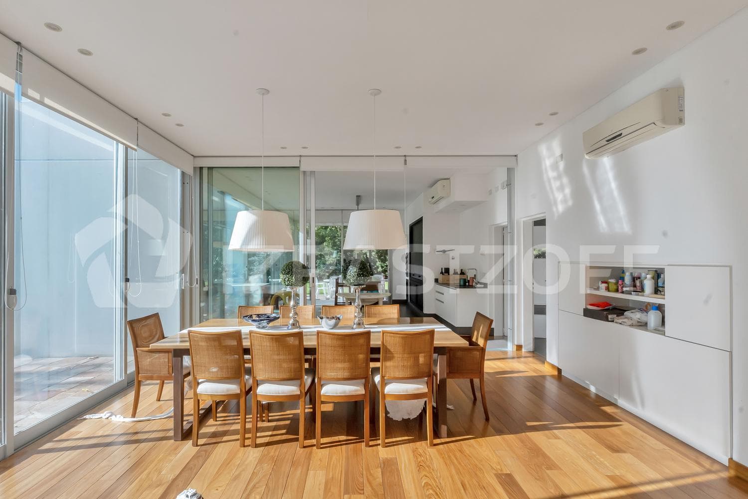 Premium House for Sale in Cardales C.C. 3 suites, 2 bedrooms, "In-Out" concept
