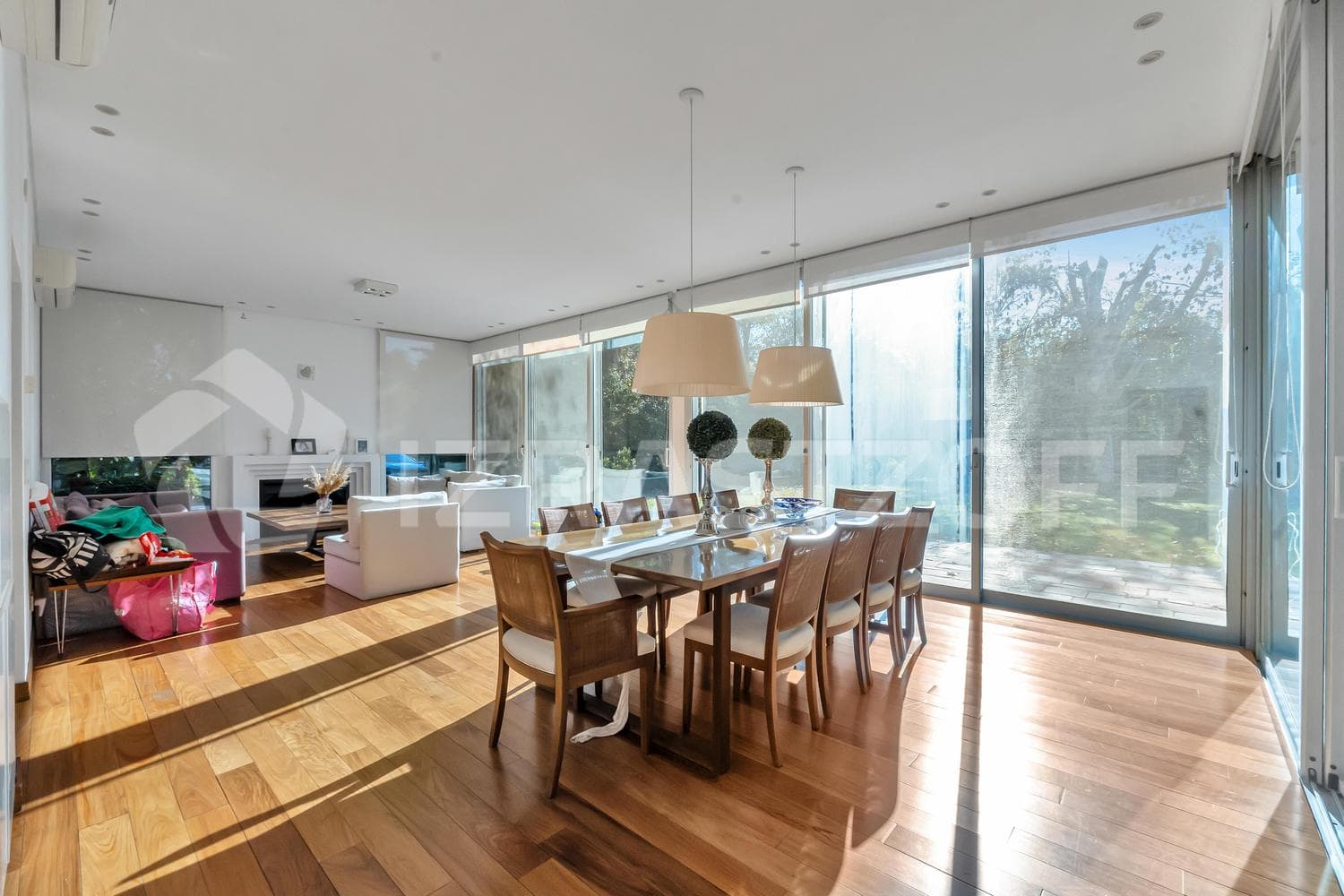 Premium House for Sale in Cardales C.C. 3 suites, 2 bedrooms, "In-Out" concept