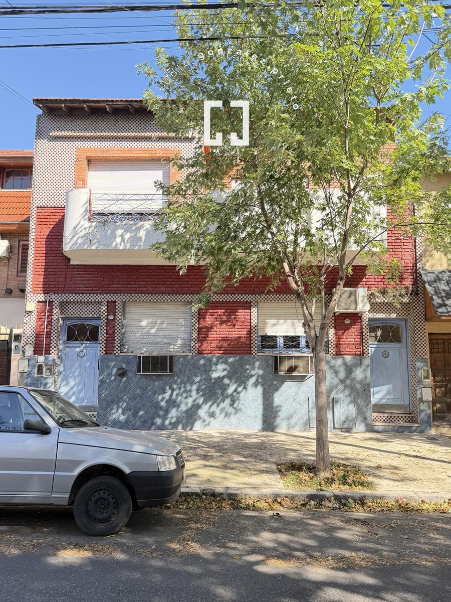 AMAZING 4-ROOM APARTMENT FOR SALE WITH A YARD AND BALCONY IN VILLA URQUIZA—NEEDS SOME UPDATES
