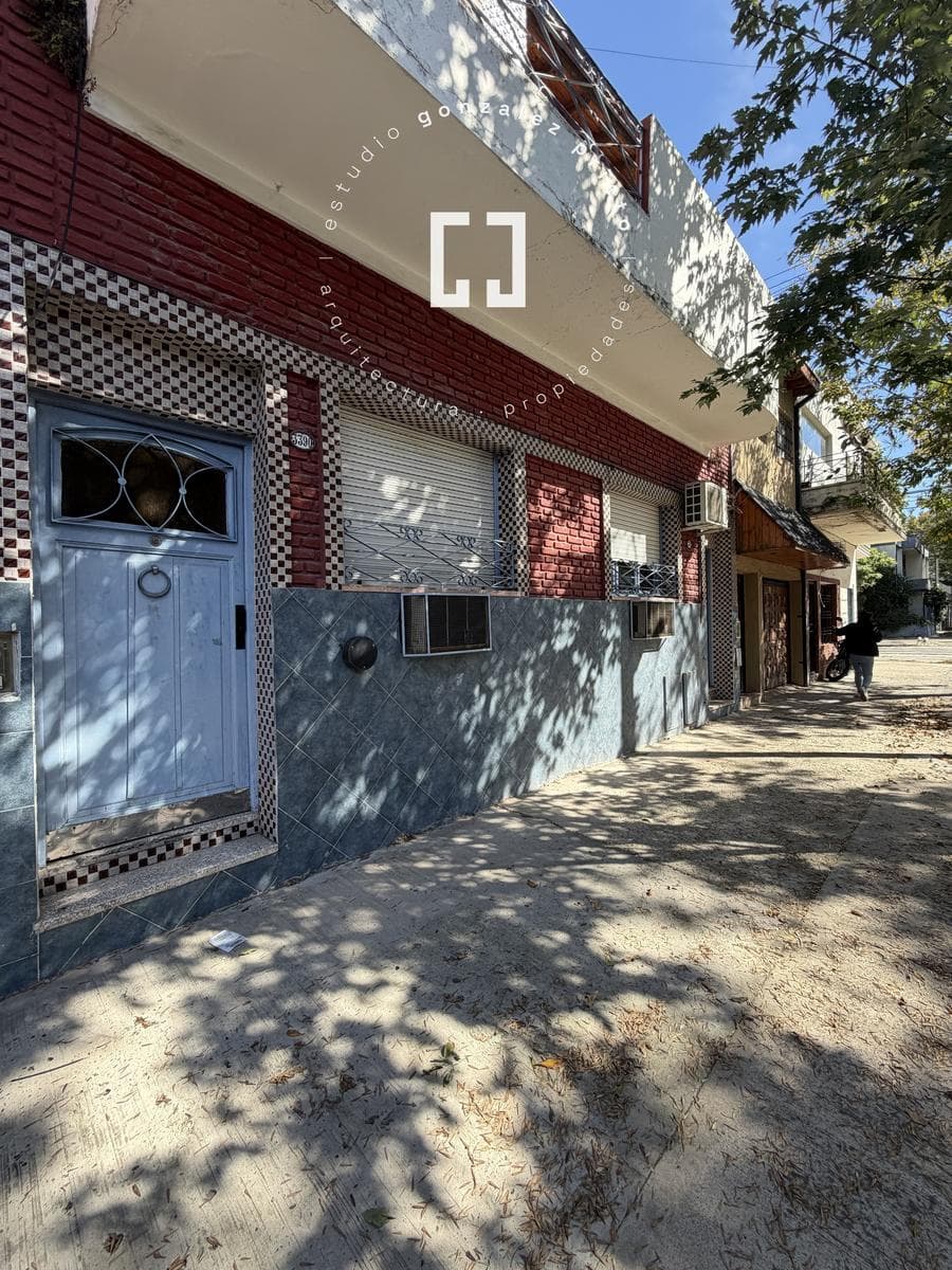 AMAZING 4-ROOM APARTMENT FOR SALE WITH A YARD AND BALCONY IN VILLA URQUIZA—NEEDS SOME UPDATES