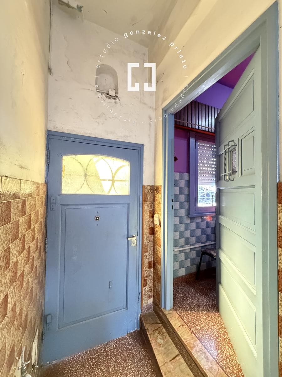 AMAZING 4-ROOM APARTMENT FOR SALE WITH A YARD AND BALCONY IN VILLA URQUIZA—NEEDS SOME UPDATES