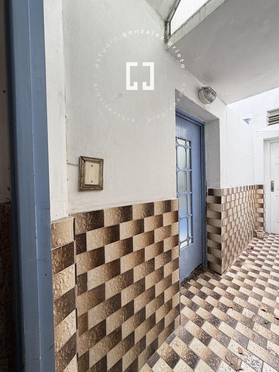 AMAZING 4-ROOM APARTMENT FOR SALE WITH A YARD AND BALCONY IN VILLA URQUIZA—NEEDS SOME UPDATES