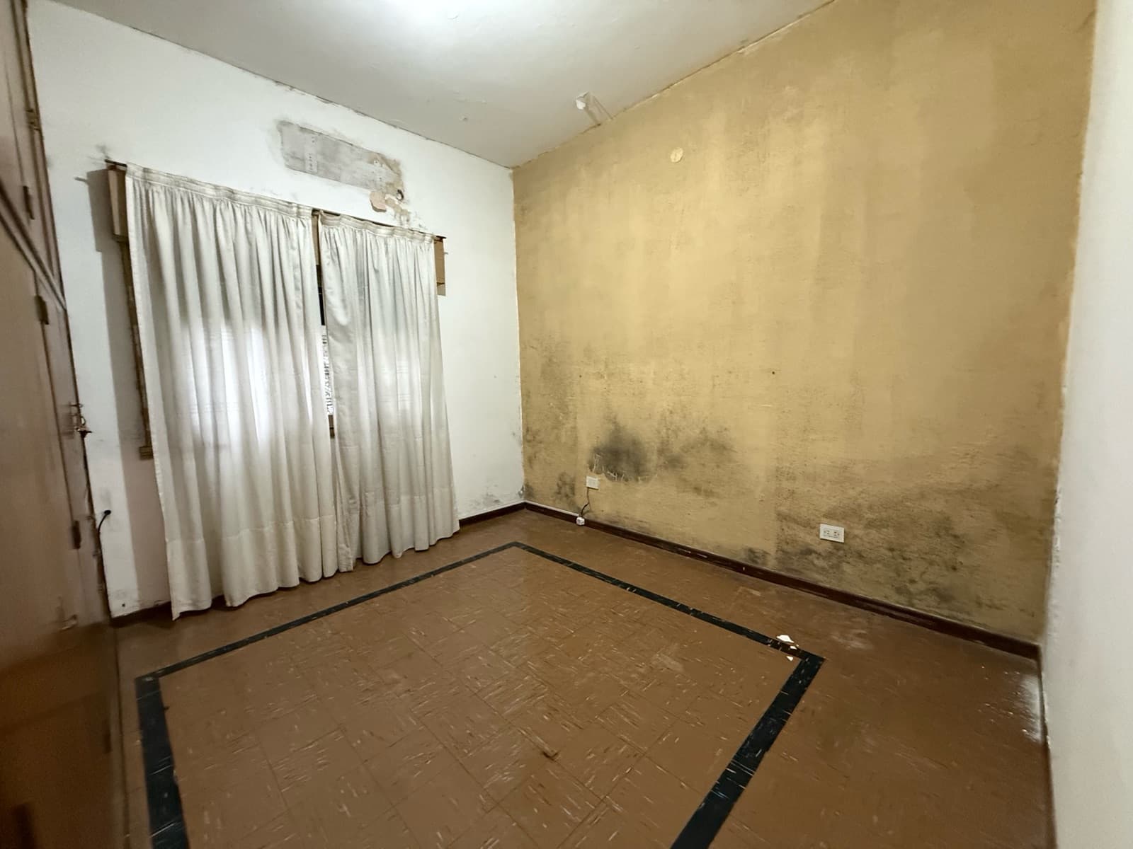 3-room house in Villa Luzuriaga—ideal for investors