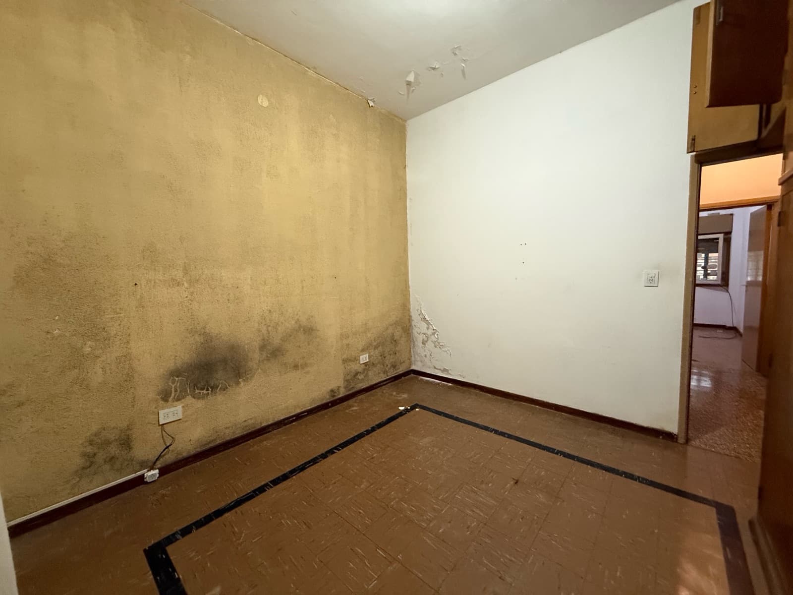 3-room house in Villa Luzuriaga—ideal for investors