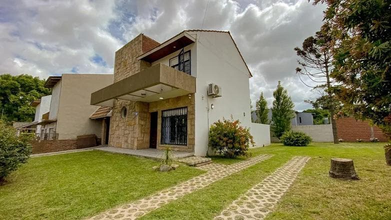 4-room house and lot in Punta Mogotes