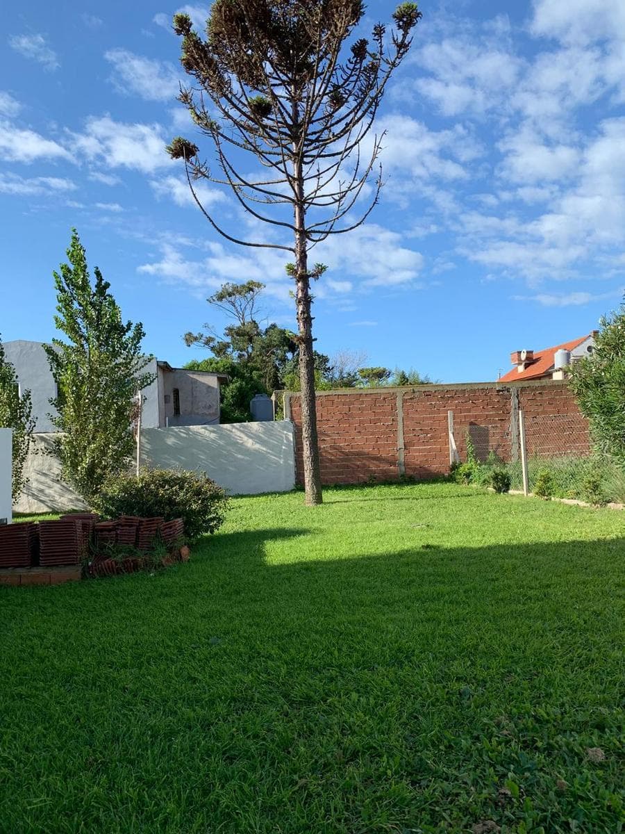 Casa 4 ambientes y terreno en punta mogotes
