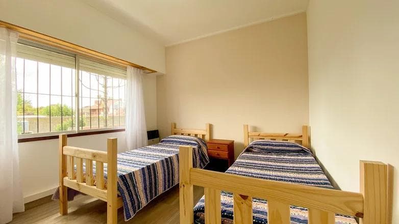 Casa 4 ambientes y terreno en punta mogotes