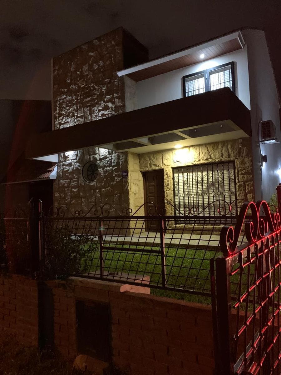 Casa 4 ambientes y terreno en punta mogotes