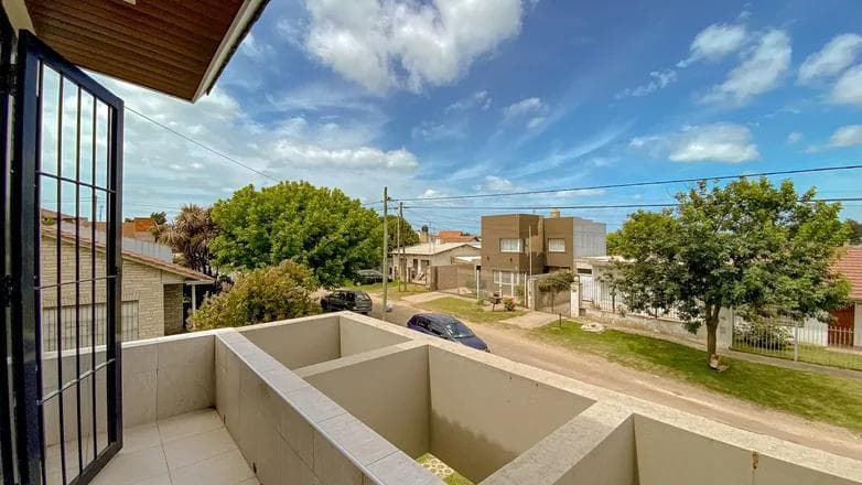 Casa 4 ambientes y terreno en punta mogotes