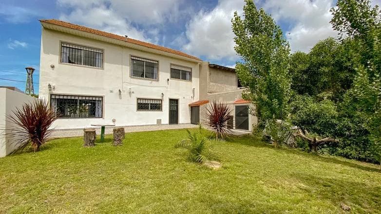 4-room house and lot in Punta Mogotes