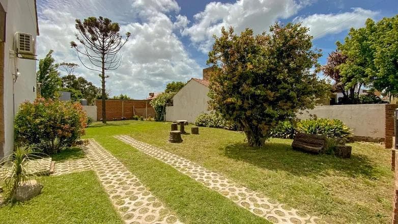 Casa 4 ambientes y terreno en punta mogotes
