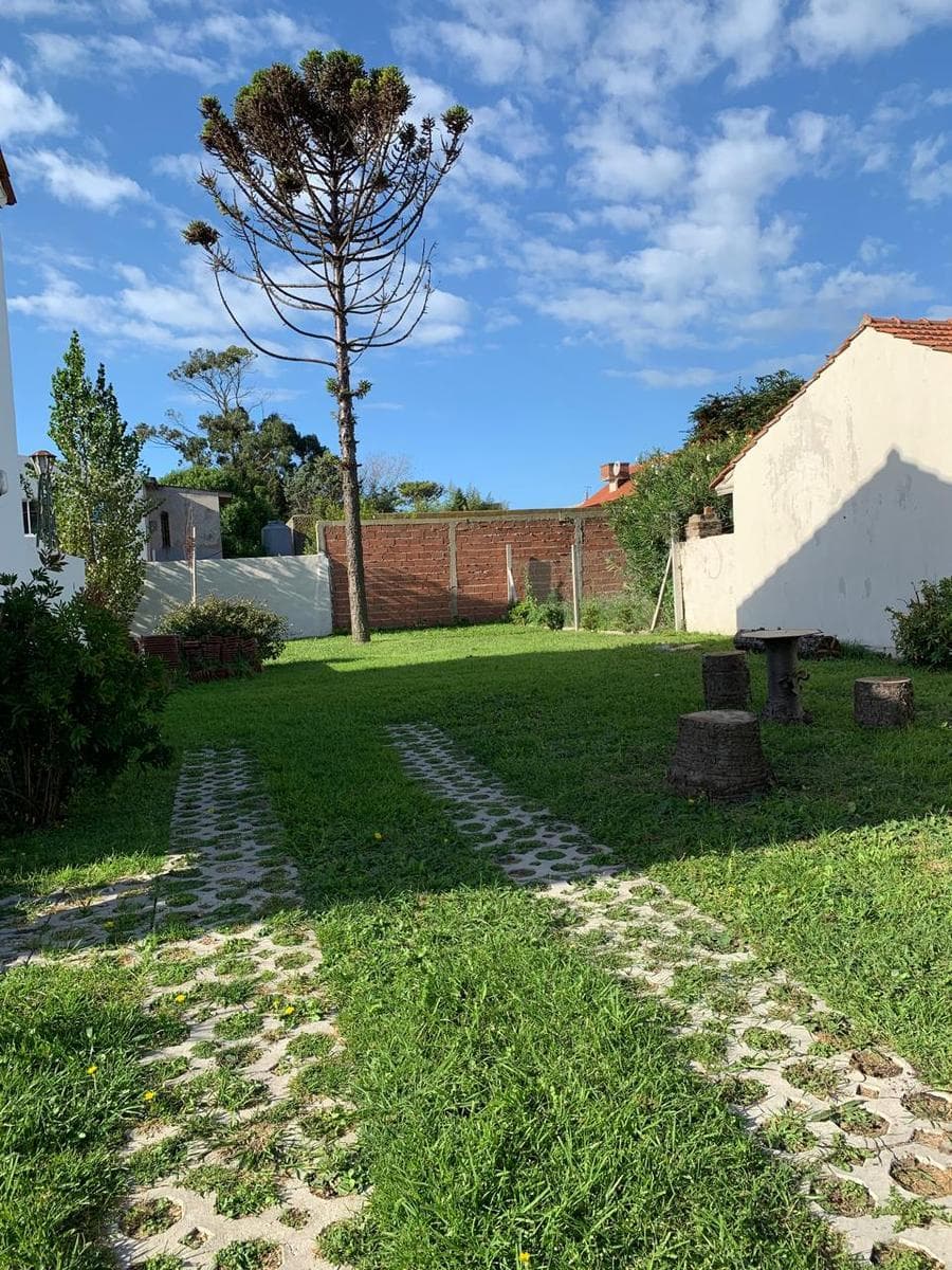 Casa 4 ambientes y terreno en punta mogotes