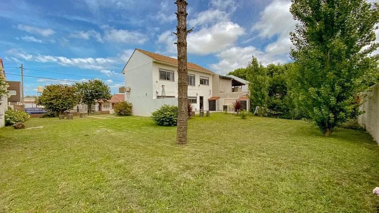Casa 4 ambientes y terreno en punta mogotes