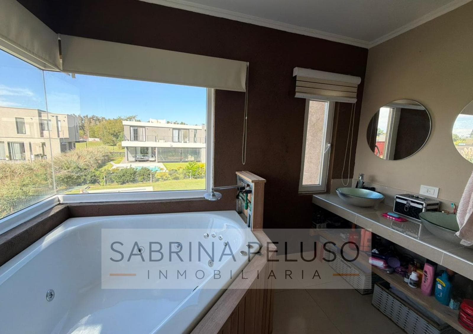 House for Sale in Prados del Oeste: 6 Rooms, Pool, Double-Height Ceiling, Financing Available