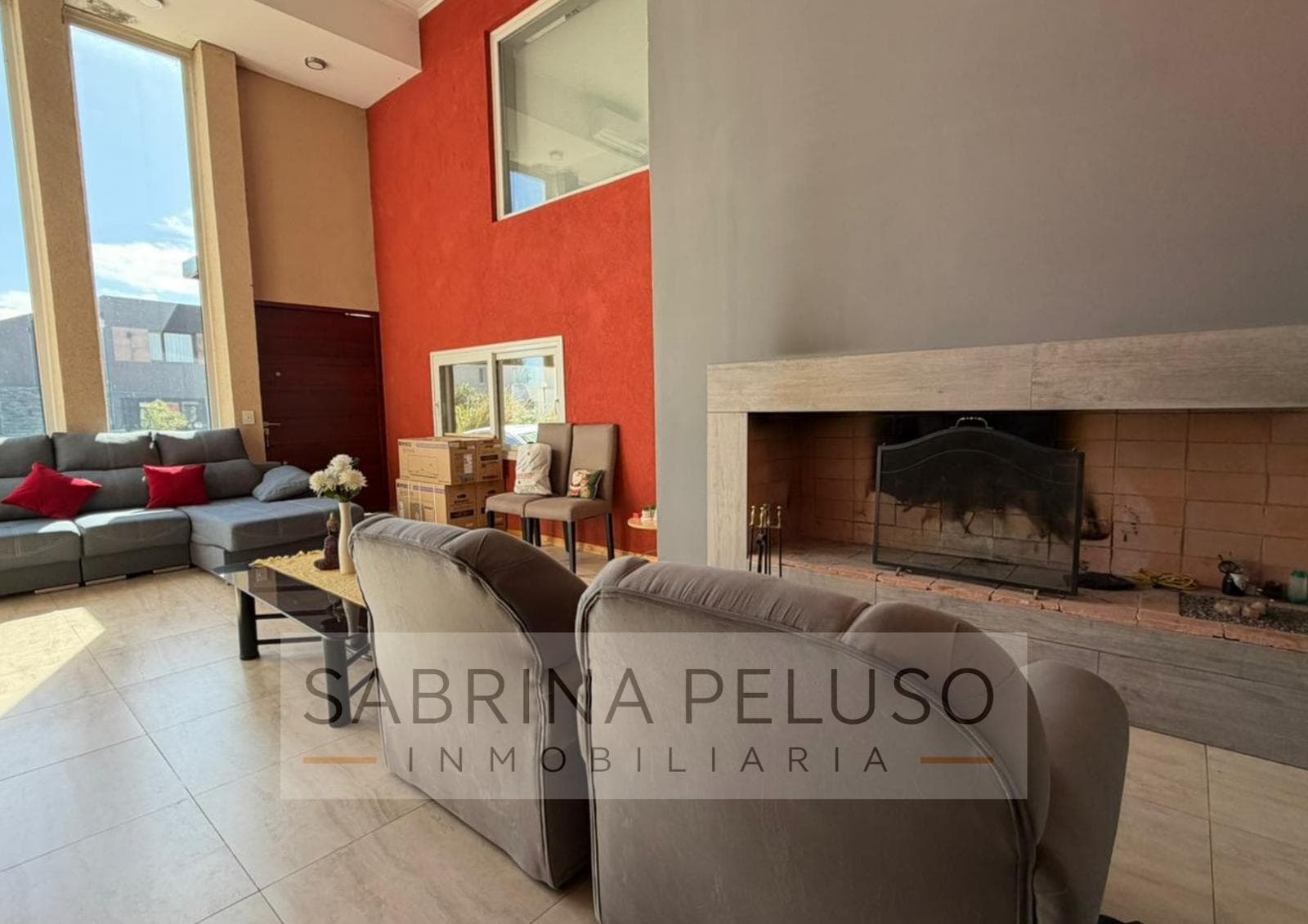 House for Sale in Prados del Oeste: 6 Rooms, Pool, Double-Height Ceiling, Financing Available