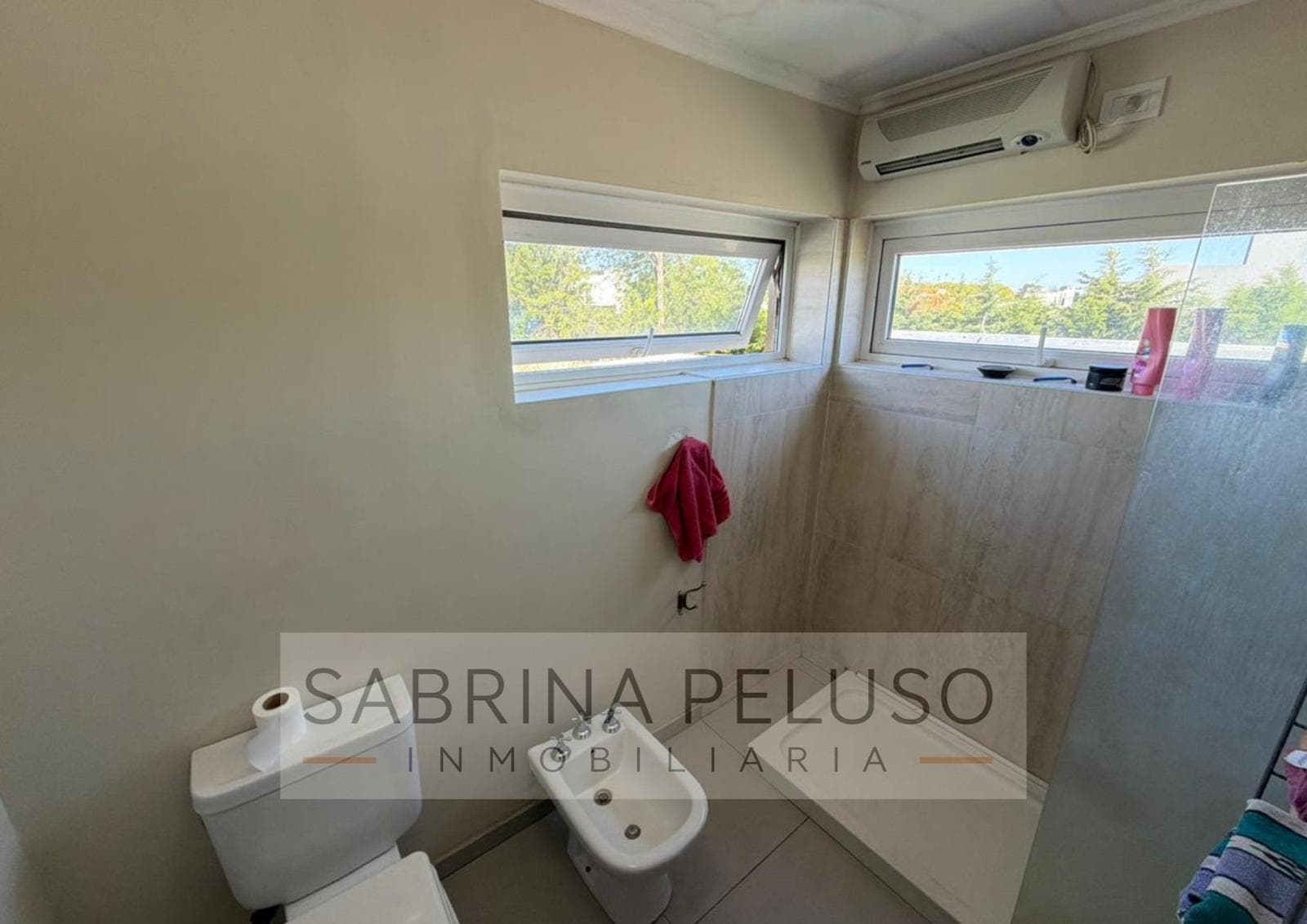 House for Sale in Prados del Oeste: 6 Rooms, Pool, Double-Height Ceiling, Financing Available