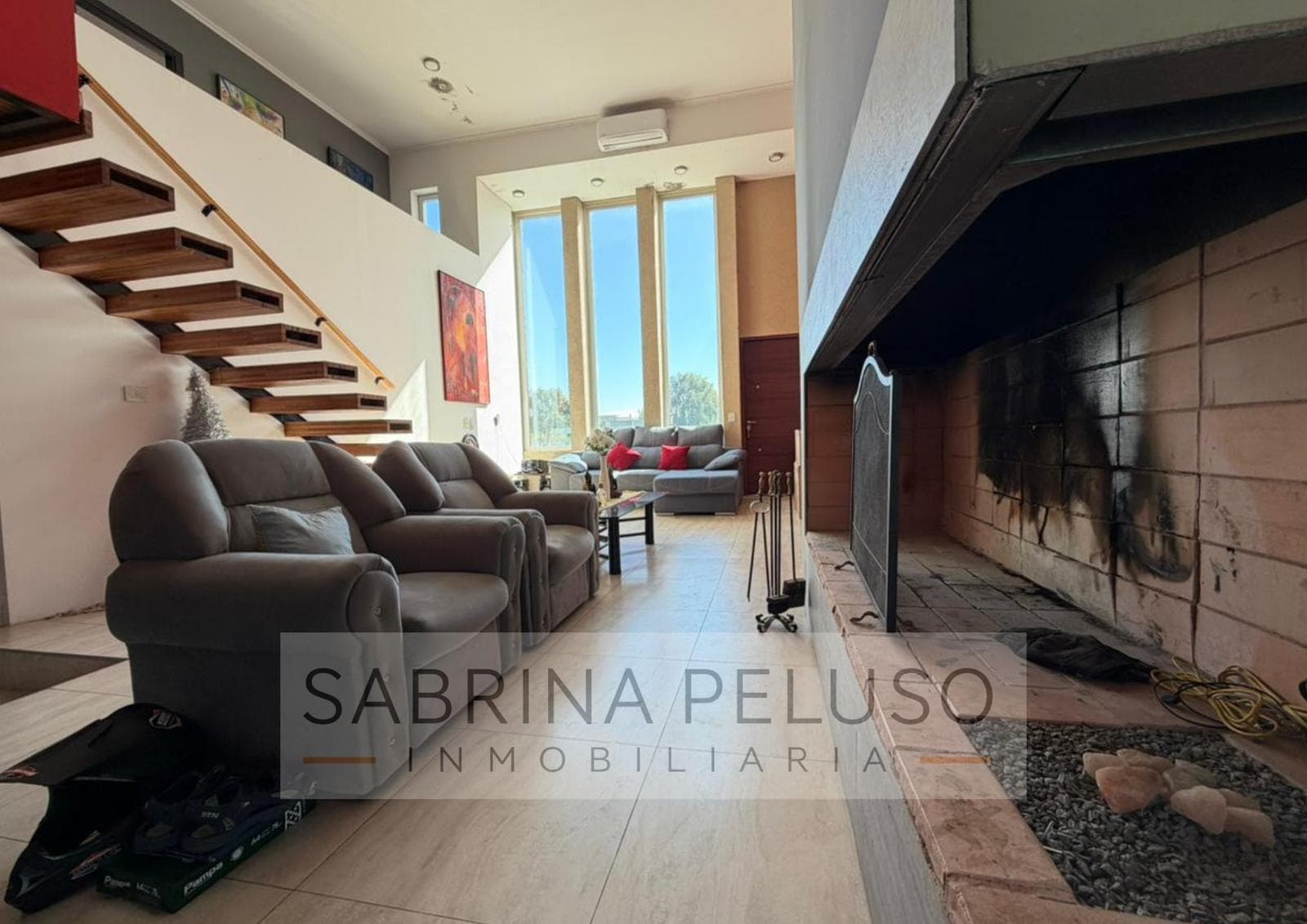 House for Sale in Prados del Oeste: 6 Rooms, Pool, Double-Height Ceiling, Financing Available