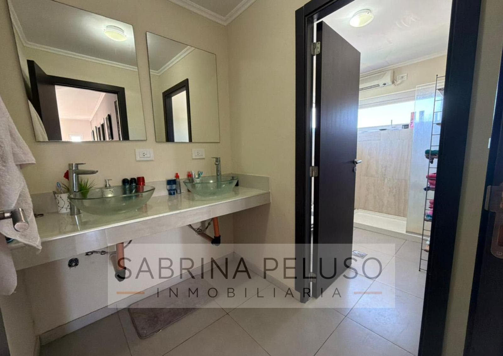 House for Sale in Prados del Oeste: 6 Rooms, Pool, Double-Height Ceiling, Financing Available