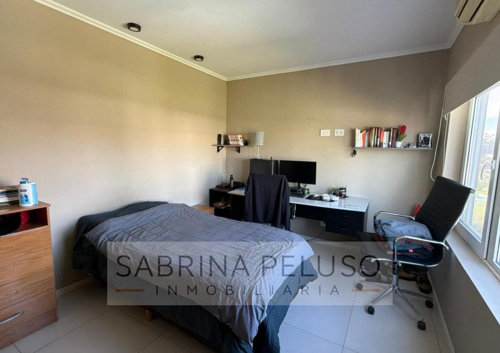 House for Sale in Prados del Oeste: 6 Rooms, Pool, Double-Height Ceiling, Financing Available