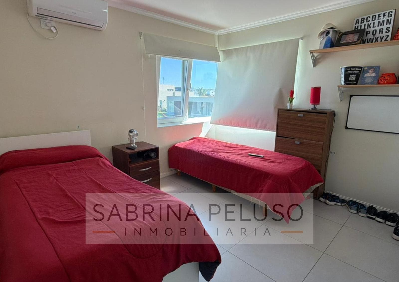 House for Sale in Prados del Oeste: 6 Rooms, Pool, Double-Height Ceiling, Financing Available