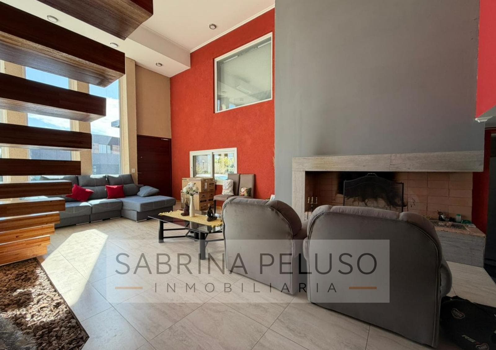 House for Sale in Prados del Oeste: 6 Rooms, Pool, Double-Height Ceiling, Financing Available