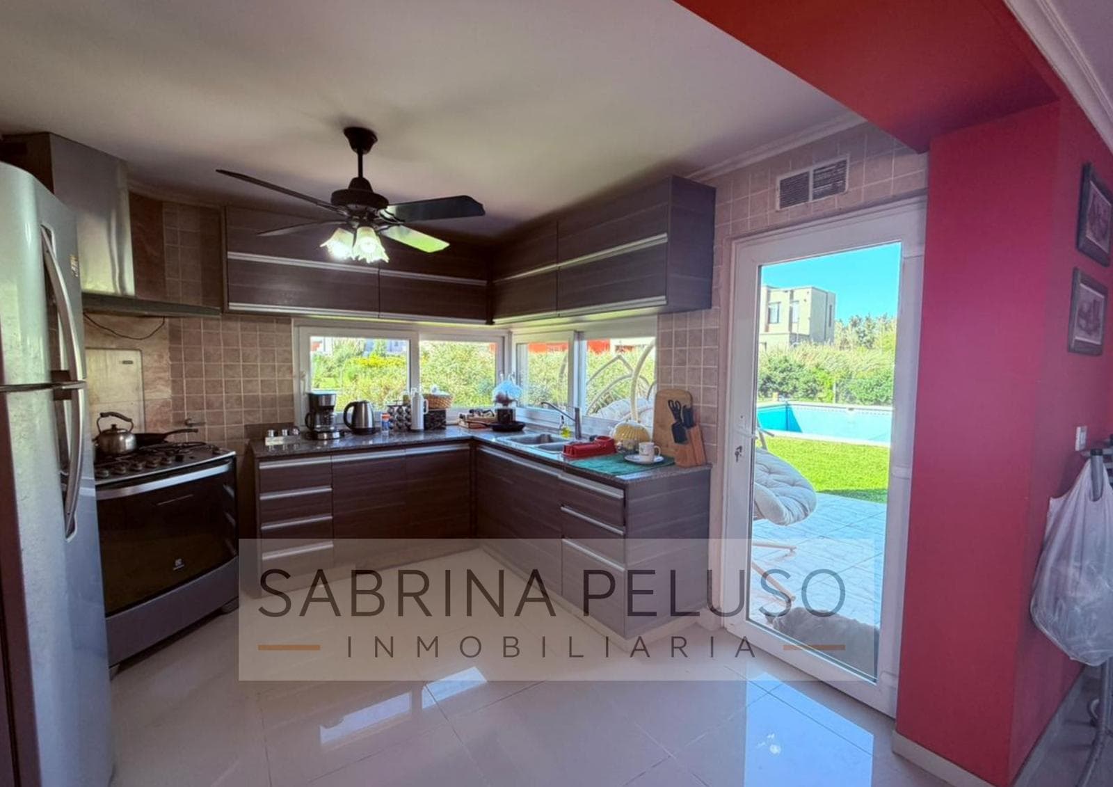 House for Sale in Prados del Oeste: 6 Rooms, Pool, Double-Height Ceiling, Financing Available