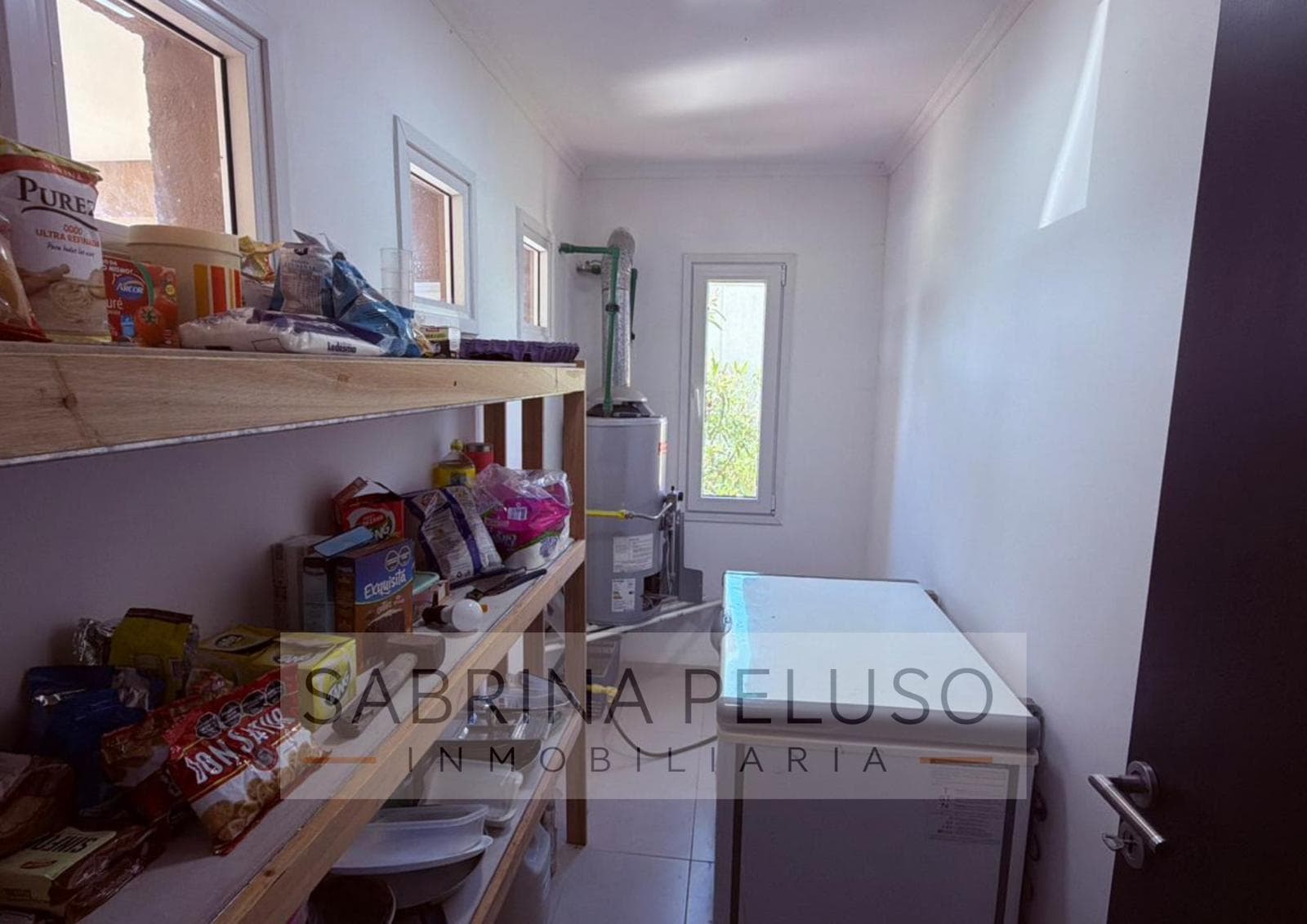 House for Sale in Prados del Oeste: 6 Rooms, Pool, Double-Height Ceiling, Financing Available