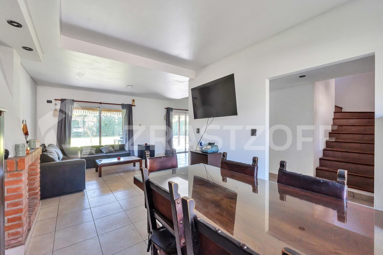 House for Sale on a Central Lot in La Campiña - GREAT PRICE