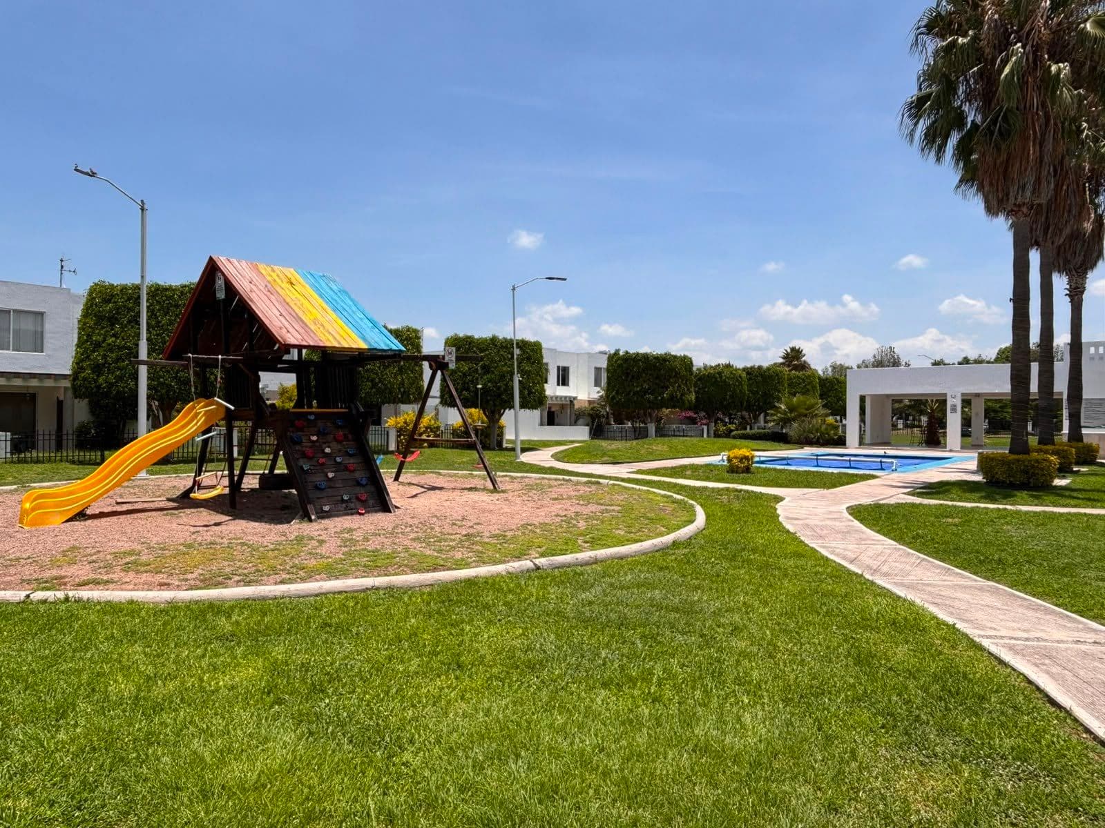 Apartment: GREAT OPPORTUNITY—APARTMENT FOR SALE IN PASEOS DEL BOSQUE, CORREGIDORA, QUERÉTARO