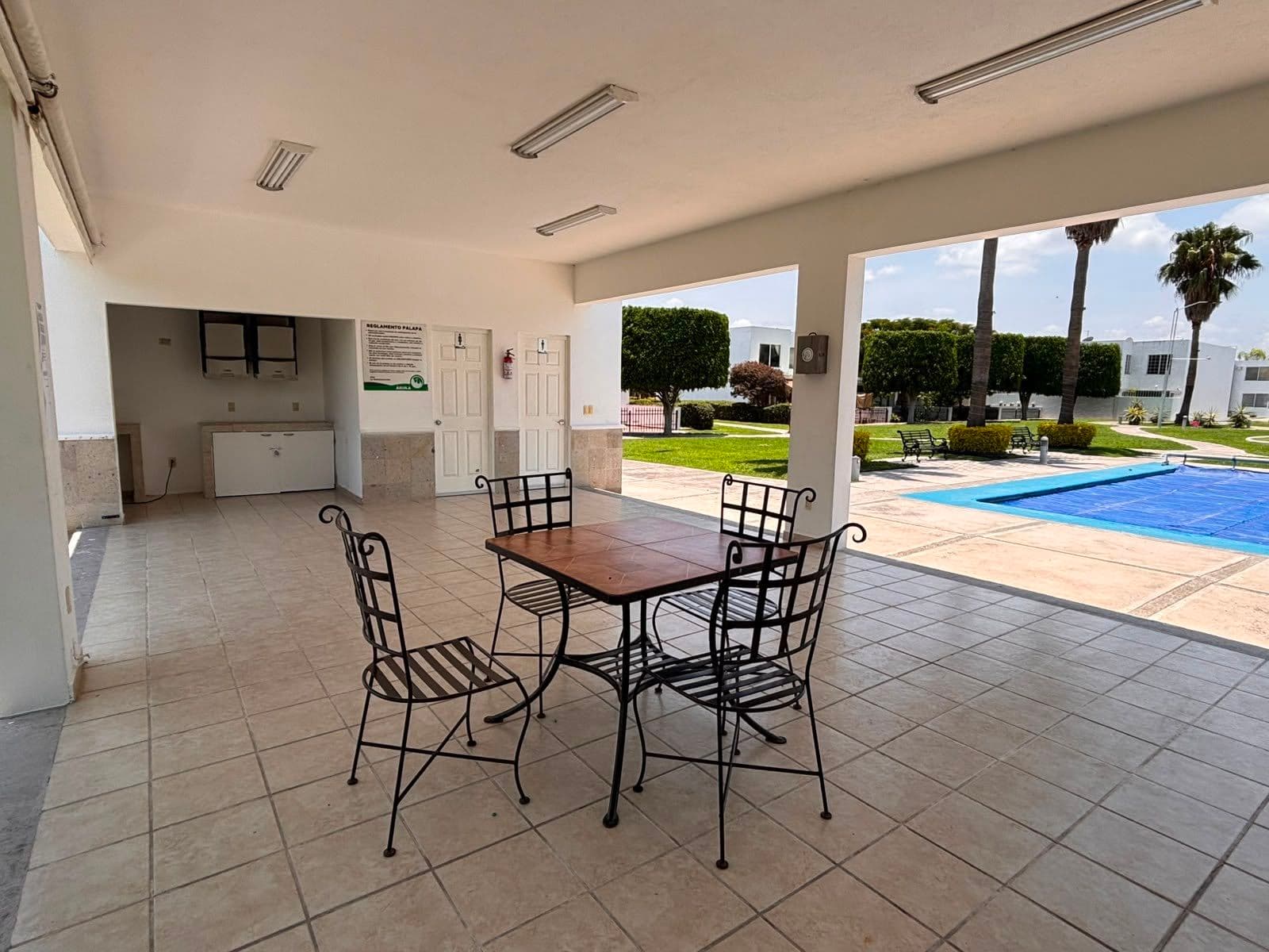 Apartment: GREAT OPPORTUNITY—APARTMENT FOR SALE IN PASEOS DEL BOSQUE, CORREGIDORA, QUERÉTARO