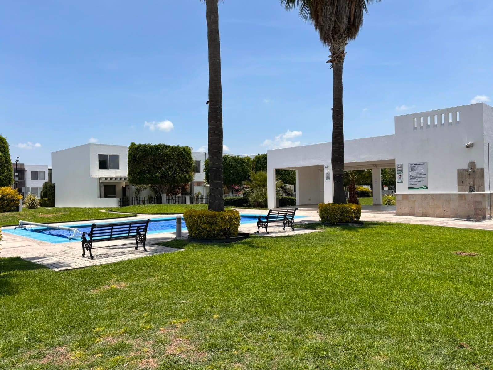 Apartment: GREAT OPPORTUNITY—APARTMENT FOR SALE IN PASEOS DEL BOSQUE, CORREGIDORA, QUERÉTARO