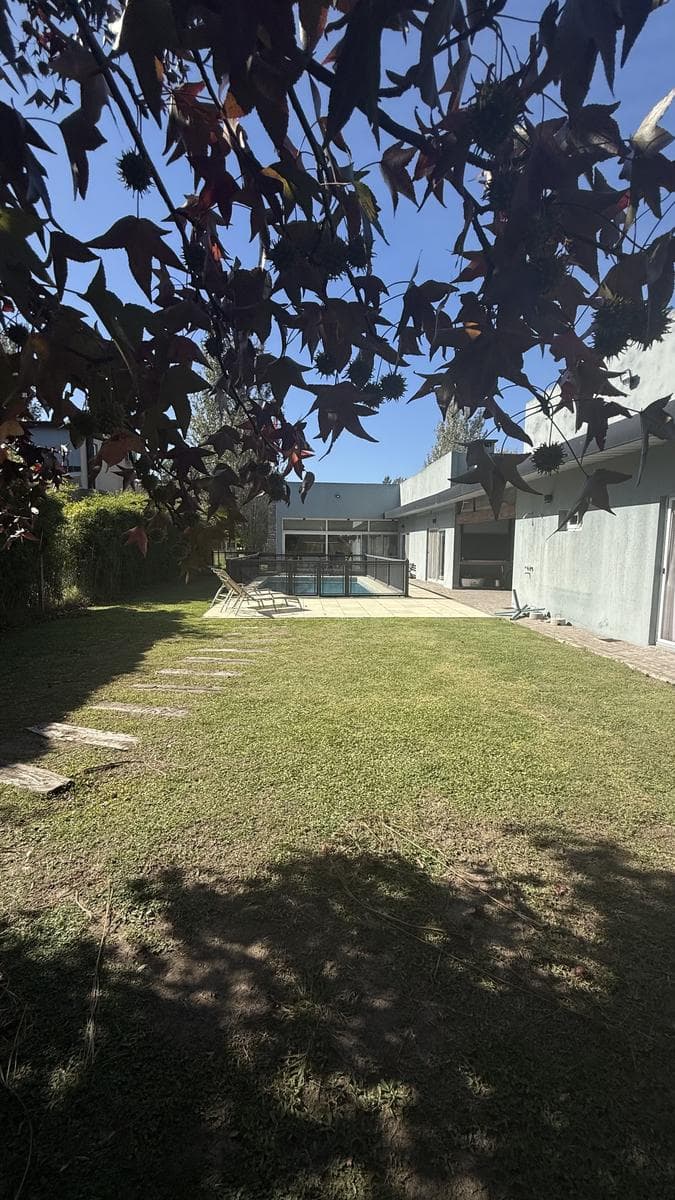 House for rent. Quintas del Sol, Ezeiza. 4 bedrooms, pool
