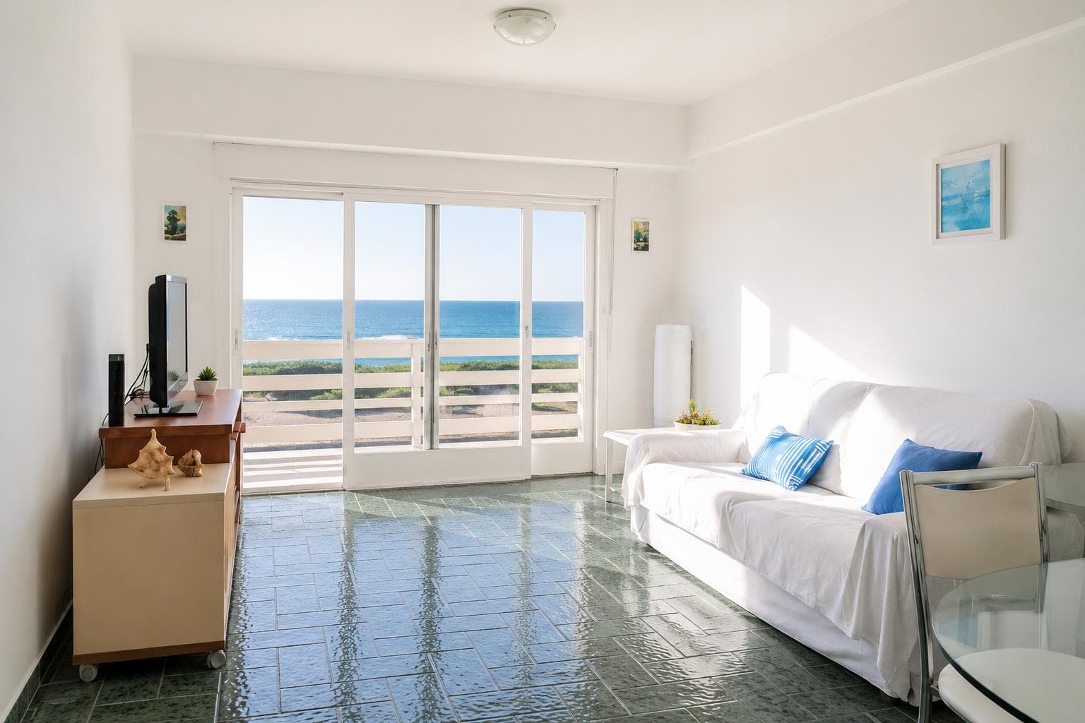 2-room oceanfront apartment